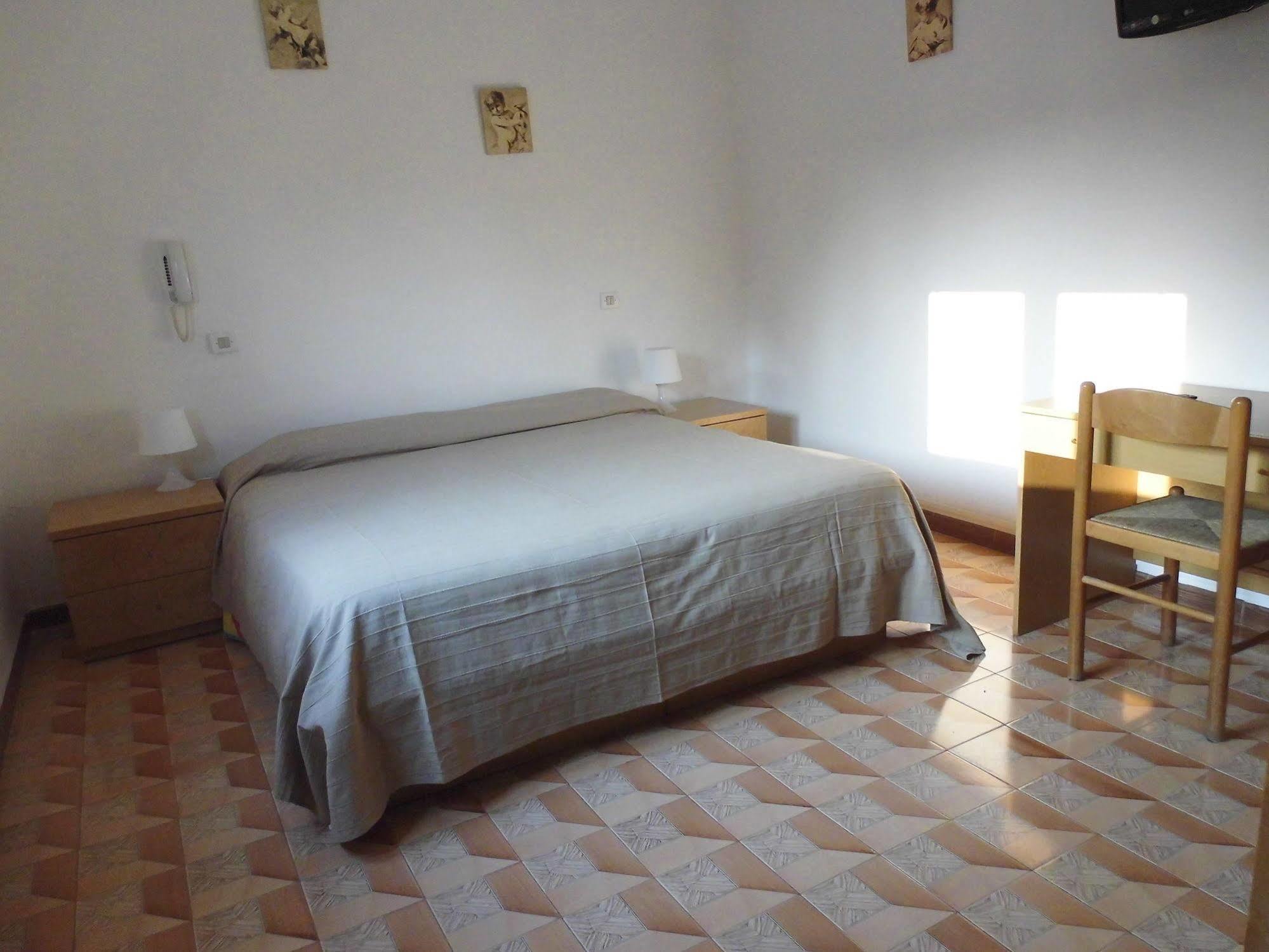 Hotel Benaco Mavras Peschiera del Garda Dış mekan fotoğraf