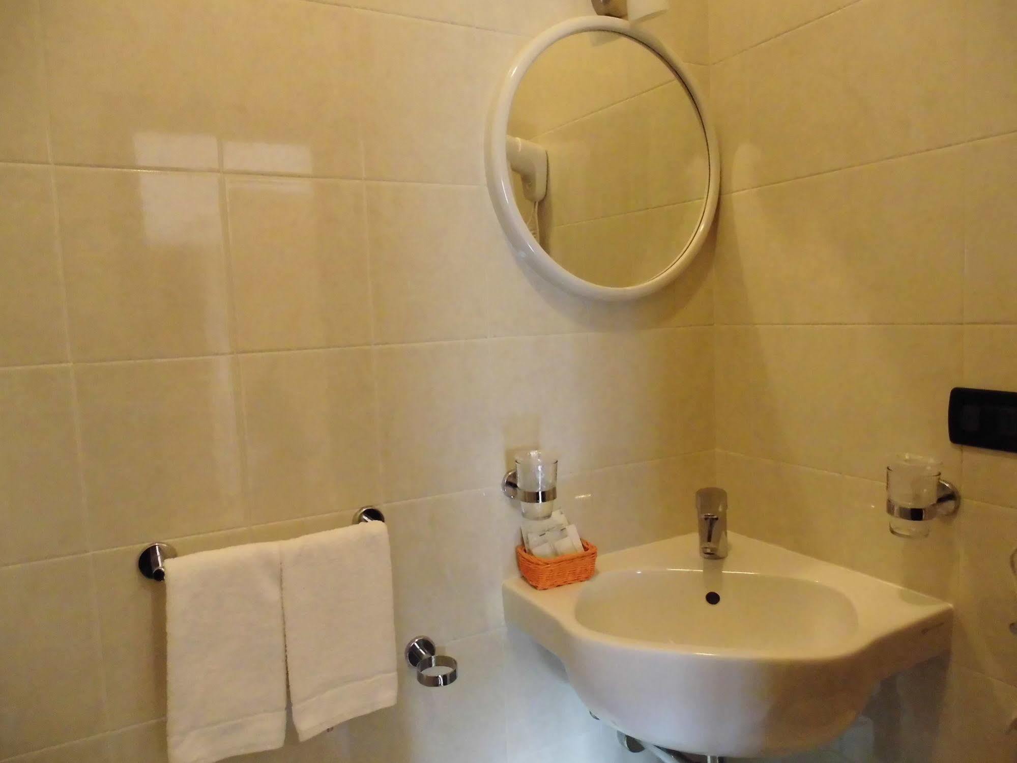 Hotel Benaco Mavras Peschiera del Garda Dış mekan fotoğraf